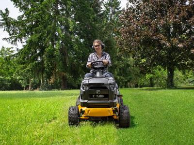 Kakšen vrtni traktor za kakšno velikost trate?