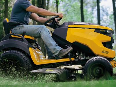 Kaj izbrati za košnjo: vrtni traktor, rider kosilnico ali zero-turn kosilnico?