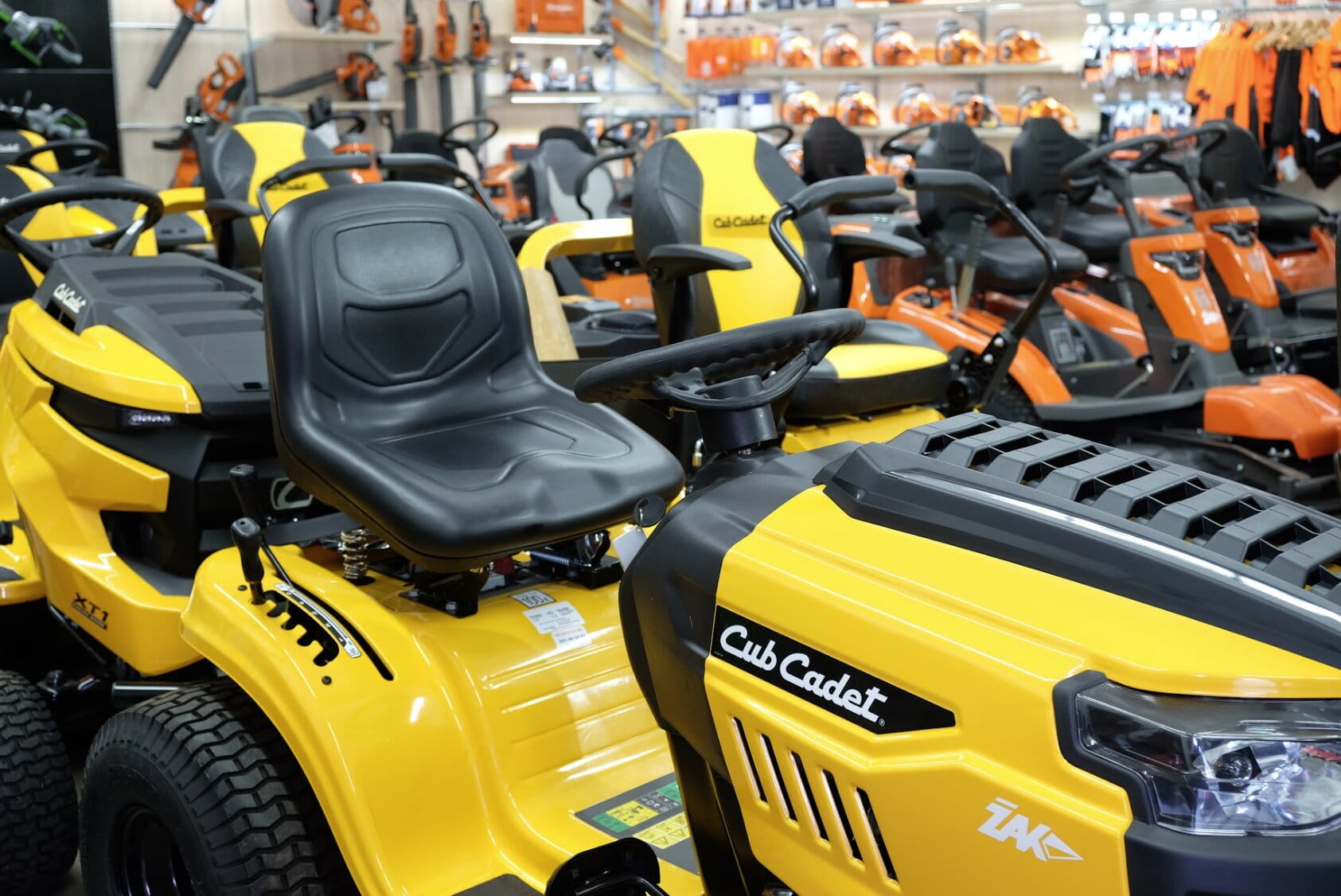 Vrtni traktor Cub Cadet. Pred nakupom ga preizkusite v živo v naši trgovini